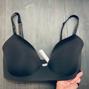 Victoria Secret 34 DD bra - padded & no underwire for a seamless look
